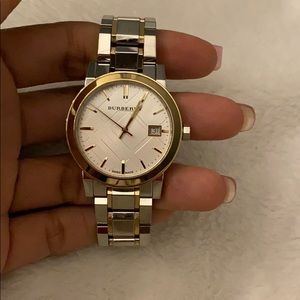 Burberry watch Deployant clasp closure, Date funct